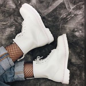 NWOB 1460 Mono Smooth Leather Lace Up Boots